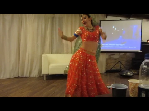 Download MP3 Russian bollywood dancer Alesya Rangeela performing with dance Rangeelo Maro Dholna in Sochi