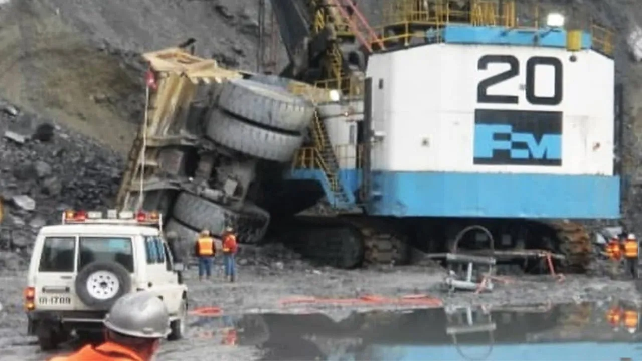 World's Dangerous Idiots Fastest Heavy Excavator Fails - Heavy Equipment Machines Working Operator