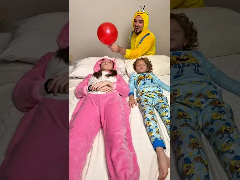 Brother pacifies crying sister 🎈🤣😱👧🏼👶🏼