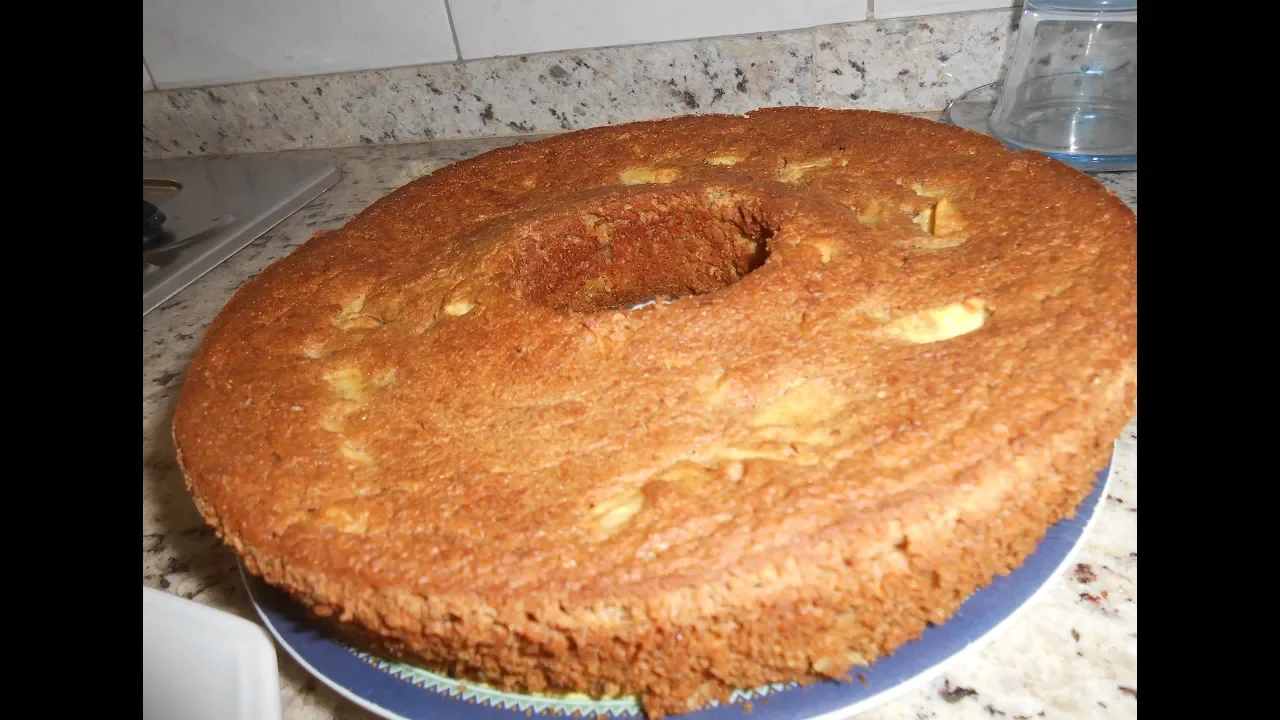 Bolo de Banana com aveia Ingredientes: 200 g de aveia flocos finos (1 pacote) 4 bananas 4 ovos 1 e 1. 