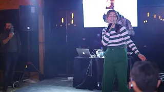 SILA ŞAHİN YOKSUN BAŞIMDA YOLLA  SILA ŞAHİN YOKSUN BAŞIMDA YOLLA