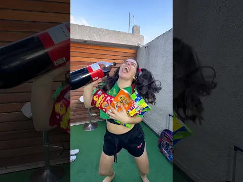 Mostrando pra minha mãe que acabou a aula #shorts #infancia #humor #familia