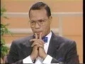 Minister Louis Farrakhan handles the Donahue audience