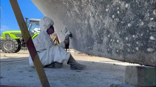 S1 E32 Sanding the topsides and grinding the hull (Dominican Republic)