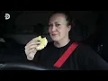 Download Lagu Samantha met haar volgeladen vrachwagen door de modder...