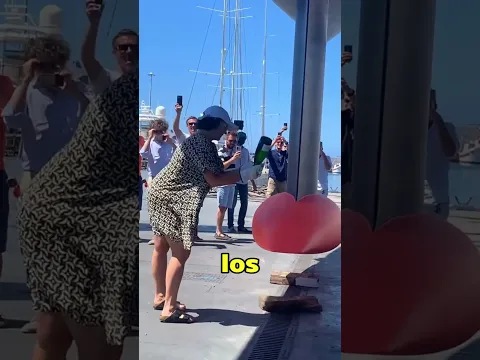 ¿Por qué rompen champán en los barcos? 🍾