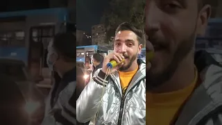 اسلام بياع بليلة و صوته حلو   احد مواهب الشارع الجميلة دندنها