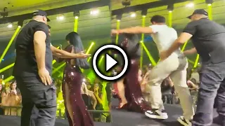 شاهد بالفيديو الفيديو الكامل معجب يقتحم المسرح خلال حفل هيفاء وهبي في الأردن لن تصدق ما حدث 