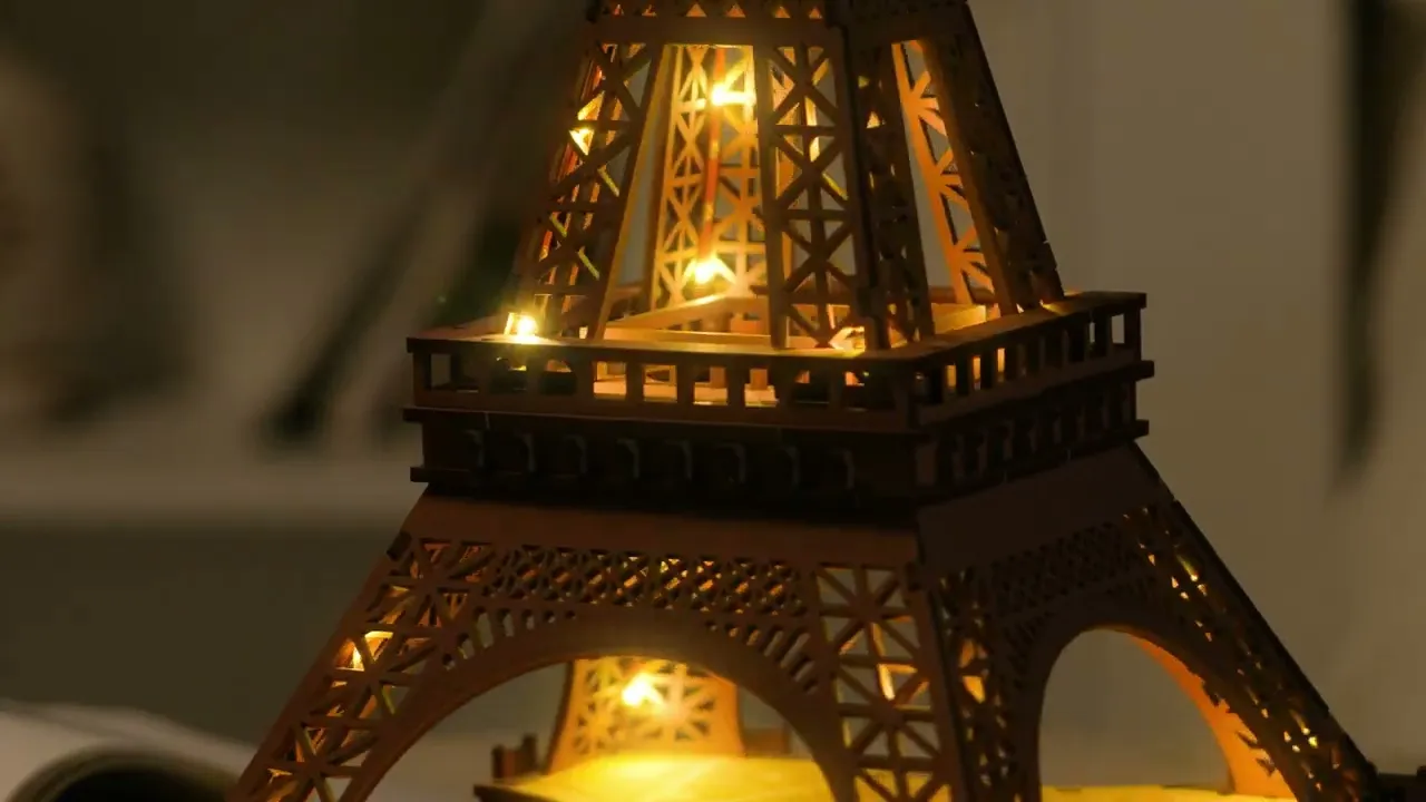 Puzzle 3D Turnul Eiffel, lampă de veghe, 164 piese
