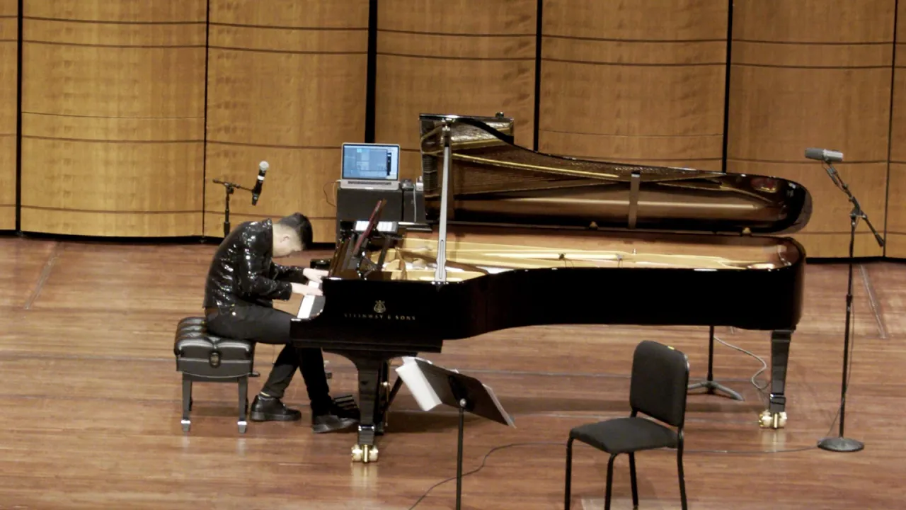 Pianist SHOCKS Audience With Moonlight Sonata Dubstep Remix