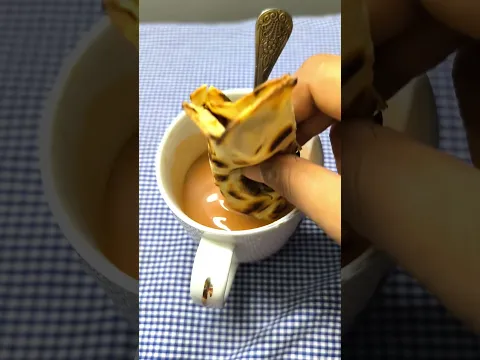 রুটি দিয়ে ঘন দুধের চা😋