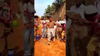 الضحكه اللي اميزت انا بيها خدتها الدنيا خلاص  الضحكه اللي اميزت انا بيها خدتها الدنيا خلاص