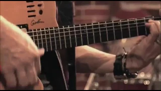 الناس في عيني حاجه وانت حاجه تانيه حماقي دندنها