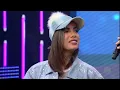 Anitta e Maluma cantam o sucesso ‘Sim ou Não’
