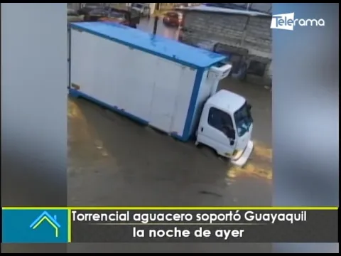 Torrencial aguacero soportó Guayaquil la noche de ayer
