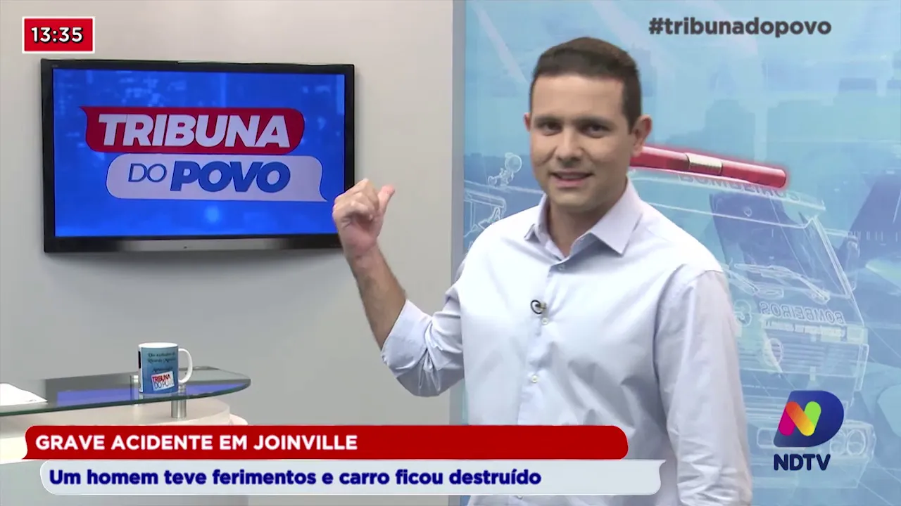 Grave acidente em Joinville: Um homem teve ferimentos e carro ficou destruído