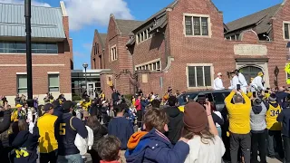 Michigan Basketball celebrates National Championship with parade through Ann Arbor