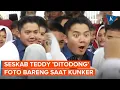 Lagu Seskab Teddy 'Ditodong' Foto Bareng saat Kunjungi Sekolah Rakyat