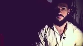 و حيات عينيها الخضر دندنها