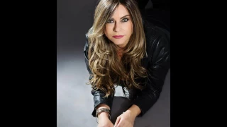 Andrea Thompson sings Flat on the Floor #andreathompsonmusic