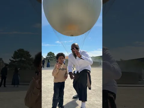Kid Goes On The Biggest Hot Air Balloon in The World
