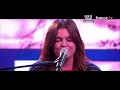Louane interprète “Conduire” en live