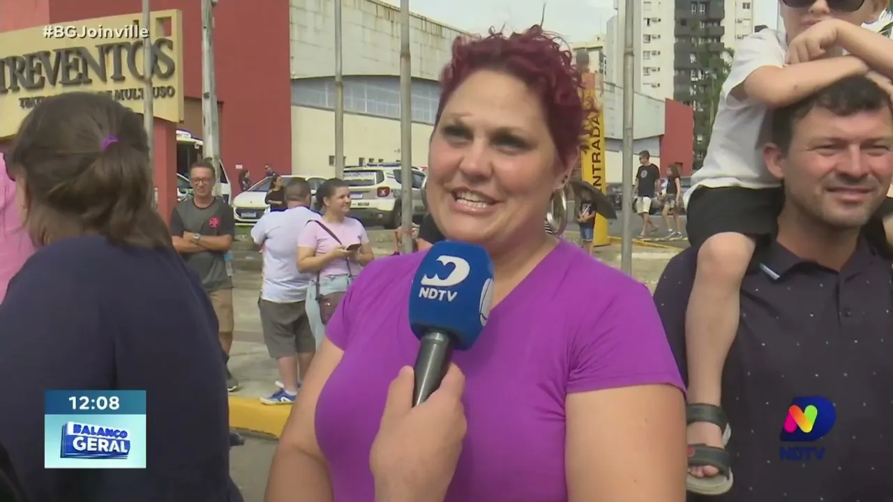 Joinville 173 anos: Tradicional desfile de aniversário reuniu 20 mil pessoas na avenida Beira Rio