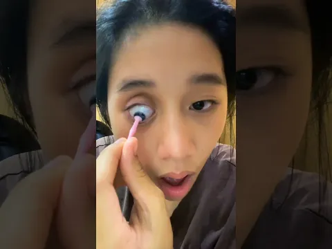 ¡La herramienta se quedó pegada en el ojo! 😳