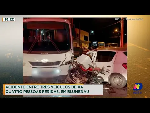 Acidente entre três veículos deixa quatro pessoas feridas, em Blumenau