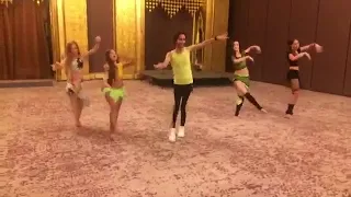 لولي مدرب الرقص يعلم الأجيال  الكمون دندنها
