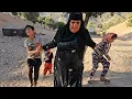 Download Lagu Grandmother searches for unaccompanied children to take home