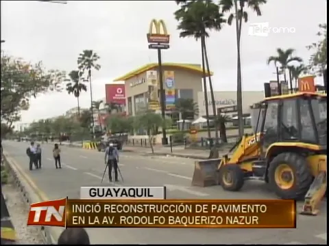 Inició reconstrucción de pavimento en la av. Rodolfo Baquerizo Nazur