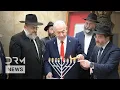 Lagu Netanyahu steekt de laatste Chanoeka-kaars aan met Chabad-emissarissen in Jeruzalem | DRM Nieuws ...