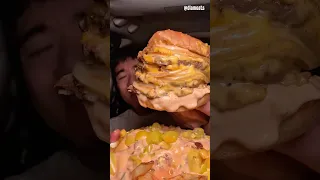 In-n-out 4x4 burger with crispy onion in-n-out sauce Mukbang