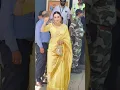Download Lagu Karisma Kapoor in Yellow Saree and Gajra is clearly taking our DIL away 💛😍