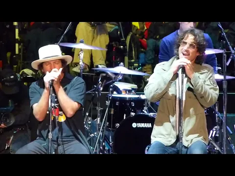 Download MP3 Eddie Vedder and Chris Cornell's last performance of \