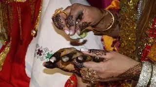 محبوبي و روحي السمارة واخذ عڨلي                      دندنها