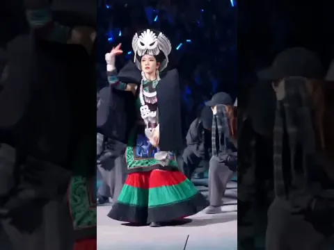 When I dance hip-hop in traditional Yi ethnic clothing 🇨🇳🔥#dancechallenge #aidance #yiethnicgroup