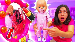 A boneca bebê Emily gosta de desenhar! 😍 De quem é o neném? 🎀 Vamos aprender as cores!🥰