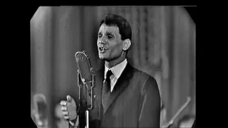 كامل الأوصاف عبد الحليم حافظ لأول مرة في جامعة القاهره ٣٠ أبريل عام ١٩٦٧ من تسجيلاتي بدون تشويه 