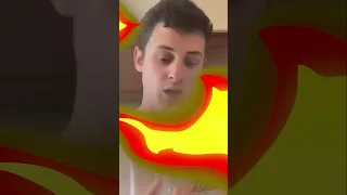 شخص بيشرب قارورة مويه في ثانية وحدة 