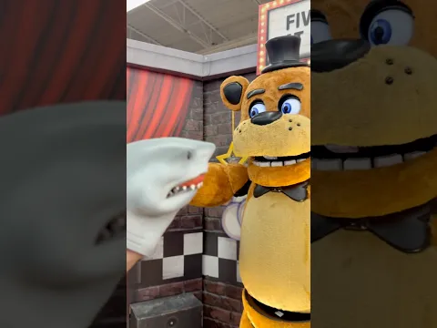 SHARK PUPPET FINDS FREDDY!