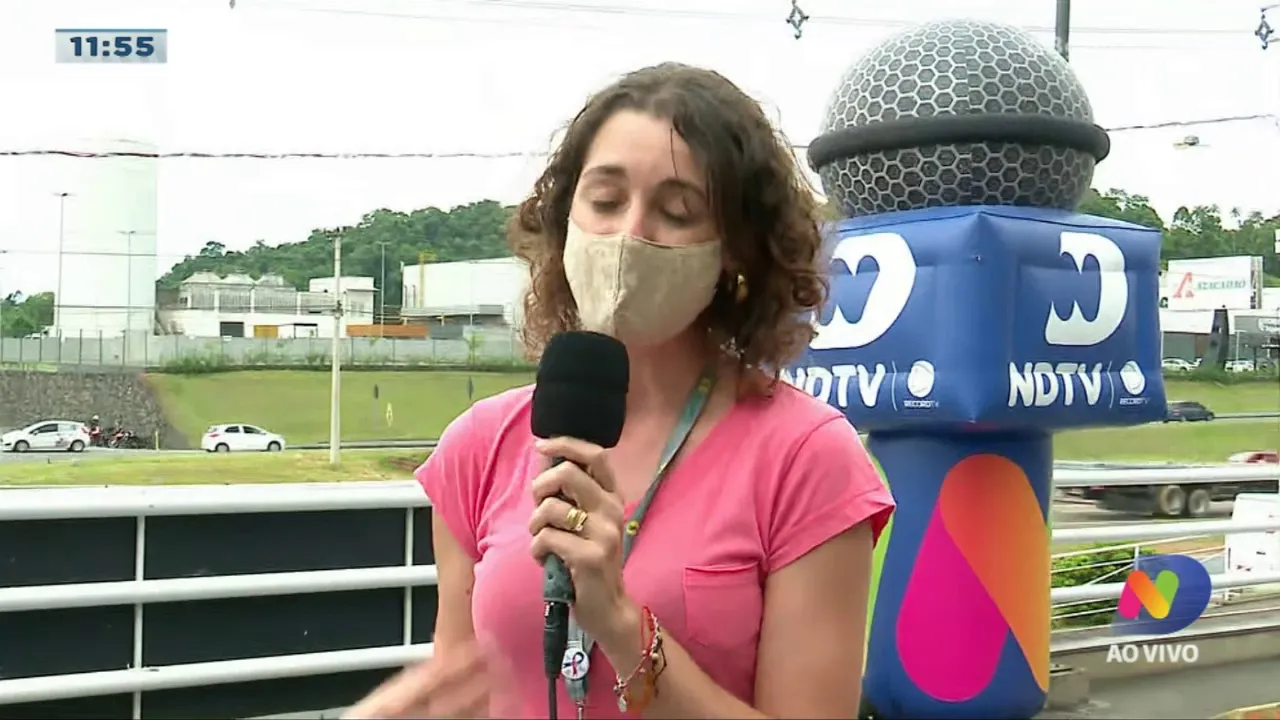 Drive-thru da Maratona da Educação arrecada materiais escolares em Blumenau