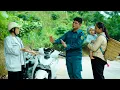 Download Lagu Why did kind police officer reject the young girl in front of the single mother?