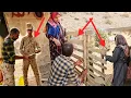 Download Lagu Saleh and Khadija's refusal to give in to government warnings: Building a door to protect their home
