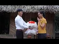 Download Lagu Tu Yen was surprised and happy with Dong's gift after his long trip.