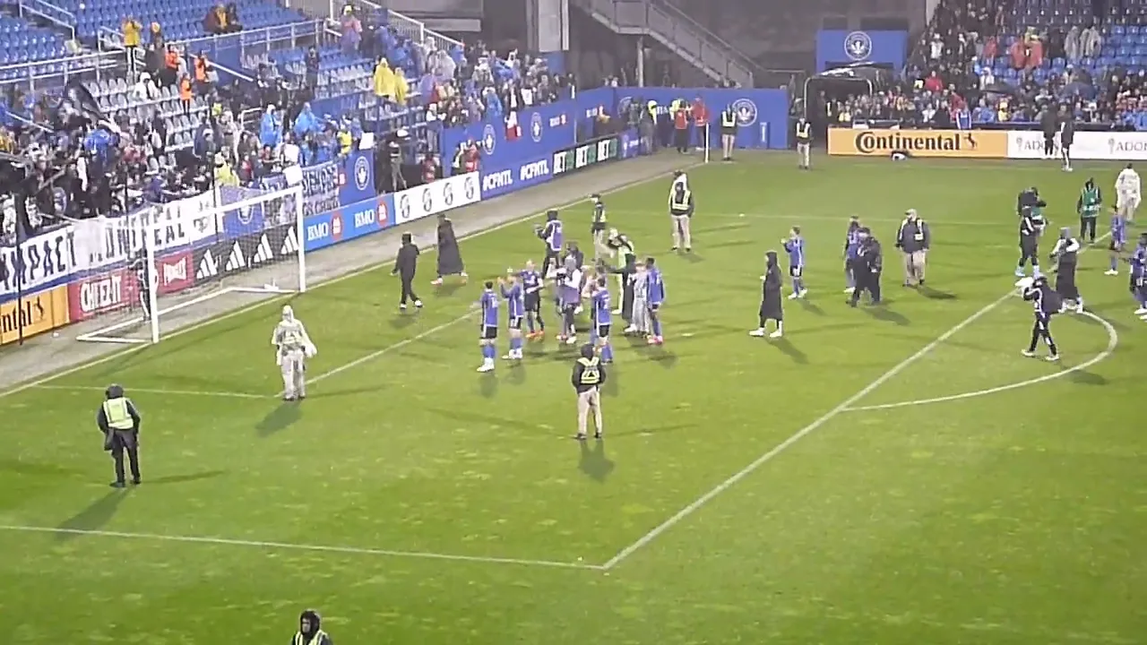 CF Montreal (Impact) players salute their soaked fans after win ...
