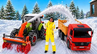 Kapuki Arabalar Kar Küreme Araçlarıyla Yolları Temizliyor