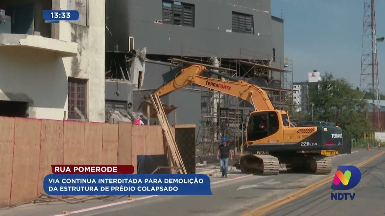 Rua Pomerode: via continua interditada para demolição da estrutura de prédio colapsado