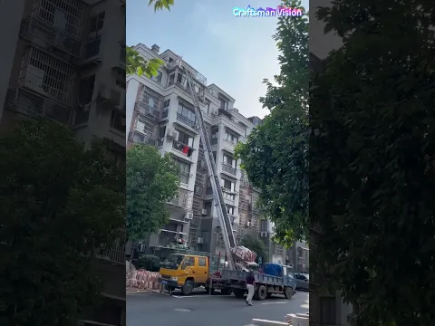 High-altitude material transport ladder truck with conveyor tracks and top load-bearing platform